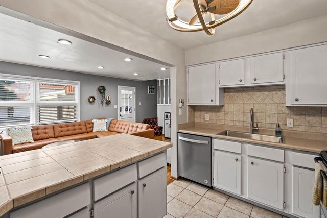 3119 W King Arthurs COURT, Greenfield, WI 53221