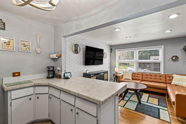 3119 W King Arthurs COURT, Greenfield, WI 53221