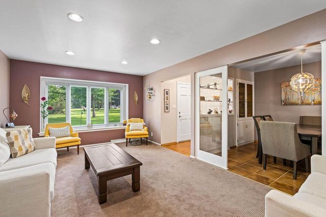 3119 W King Arthurs COURT, Greenfield, WI 53221