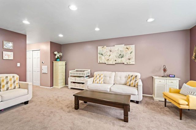 3119 W King Arthurs COURT, Greenfield, WI 53221