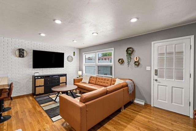 3119 W King Arthurs COURT, Greenfield, WI 53221