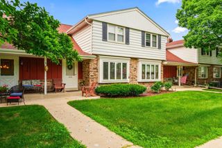 3119 King Arthurs COURT, Greenfield, WI 53221