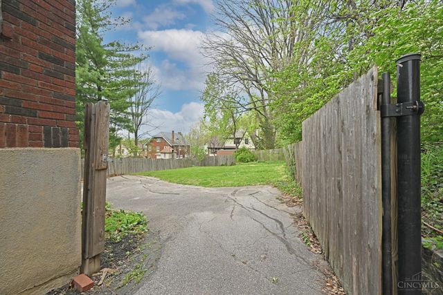 580 Howell Avenue, Cincinnati, OH 45220