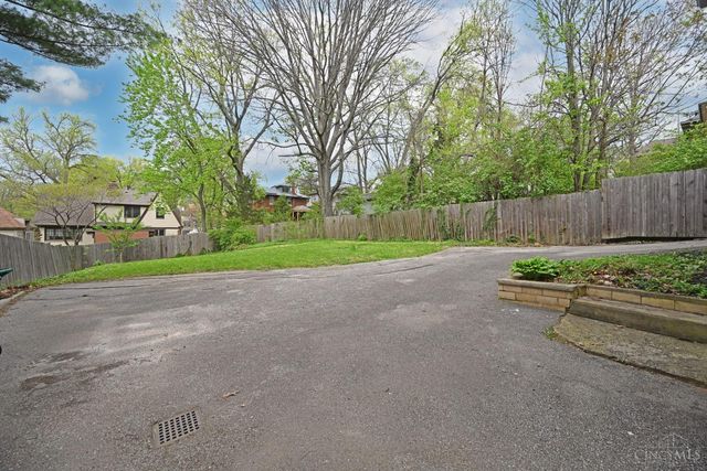 580 Howell Avenue, Cincinnati, OH 45220