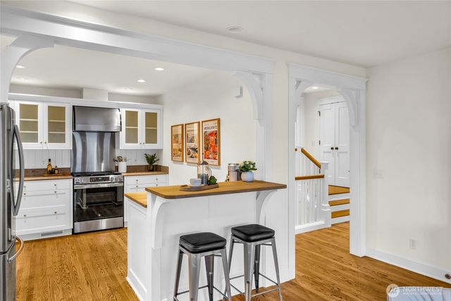 1810 NE 73rd Avenue NE, Medina, WA 98039