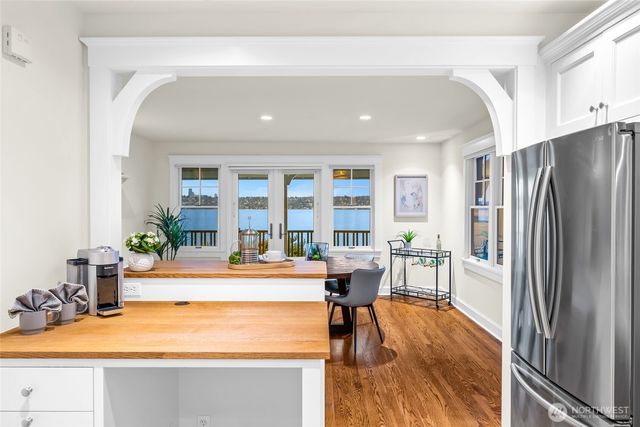 1810 NE 73rd Avenue NE, Medina, WA 98039