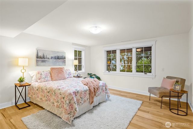 1810 NE 73rd Avenue NE, Medina, WA 98039