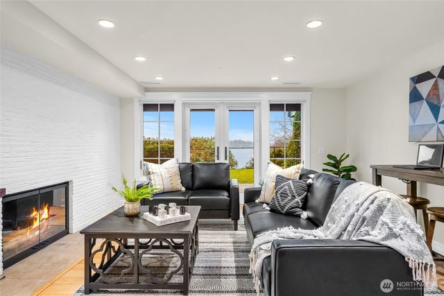 1810 NE 73rd Avenue NE, Medina, WA 98039