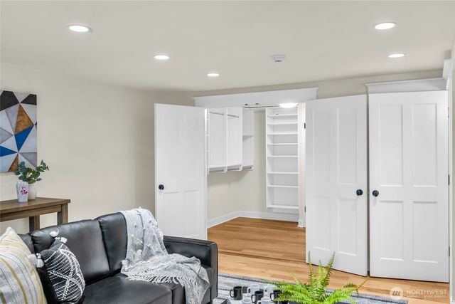 1810 NE 73rd Avenue NE, Medina, WA 98039