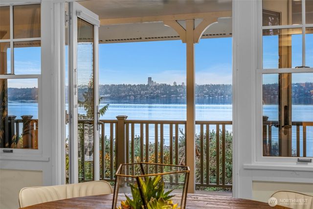 1810 NE 73rd Avenue NE, Medina, WA 98039