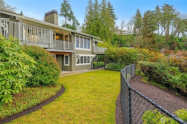 1810 NE 73rd Avenue NE, Medina, WA 98039