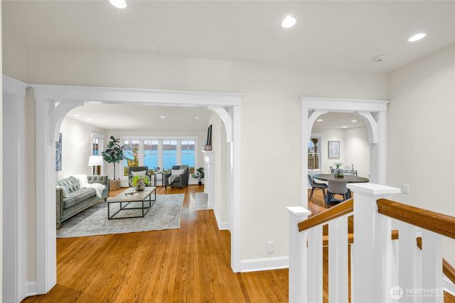 1810 NE 73rd Avenue NE, Medina, WA 98039