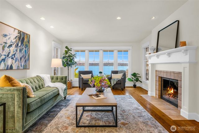 1810 NE 73rd Avenue NE, Medina, WA 98039