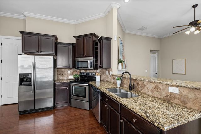 1977 S BEND DR, Cordova, TN 38016