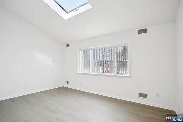 66 Park Avenue C, Park Ridge, NJ 07656