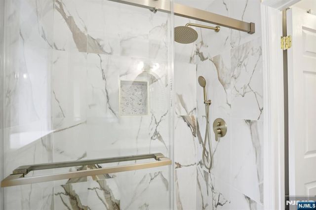 66 Park Avenue C, Park Ridge, NJ 07656