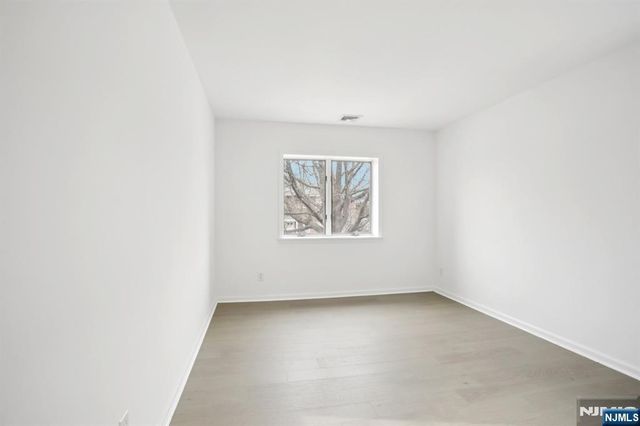 66 Park Avenue C, Park Ridge, NJ 07656