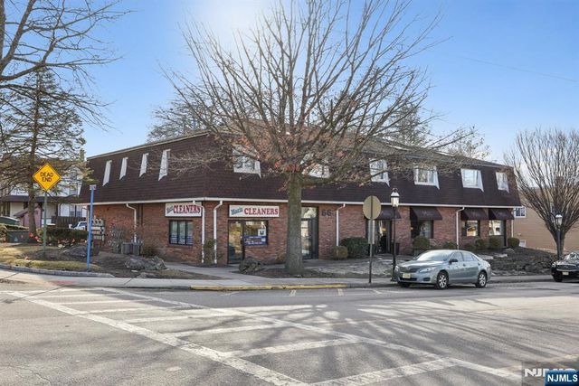 66 Park Avenue C, Park Ridge, NJ 07656