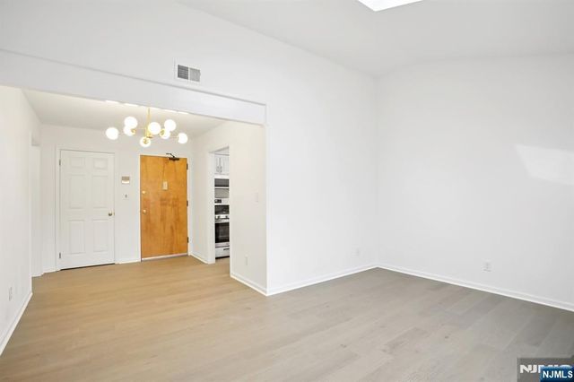 66 Park Avenue C, Park Ridge, NJ 07656