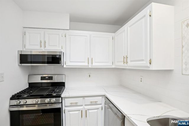 66 Park Avenue C, Park Ridge, NJ 07656