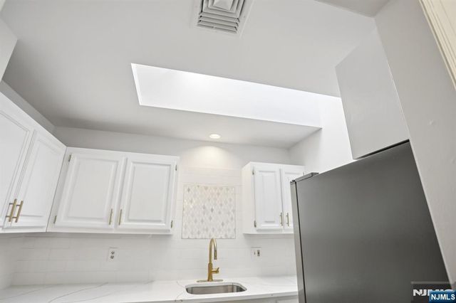 66 Park Avenue C, Park Ridge, NJ 07656