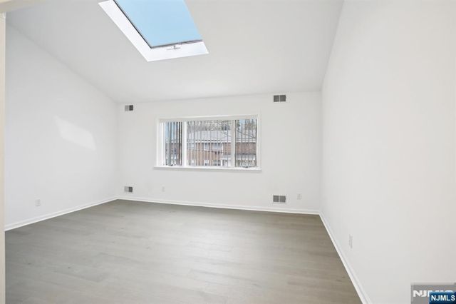 66 Park Avenue C, Park Ridge, NJ 07656