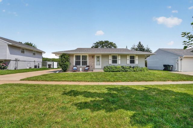 122 Bergstrom Boulevard, Cedar Falls, IA 50613