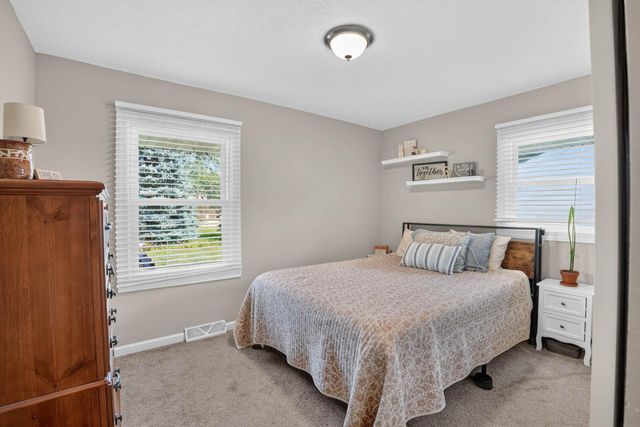122 Bergstrom Boulevard, Cedar Falls, IA 50613