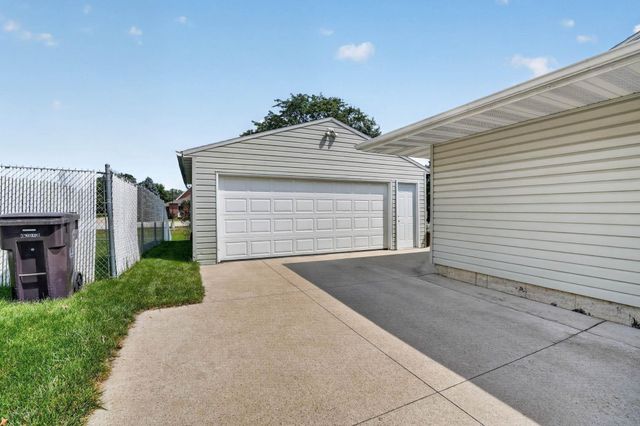 122 Bergstrom Boulevard, Cedar Falls, IA 50613