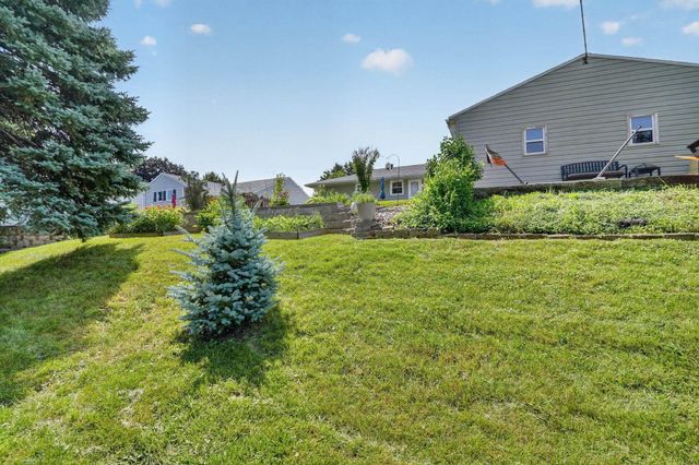 122 Bergstrom Boulevard, Cedar Falls, IA 50613