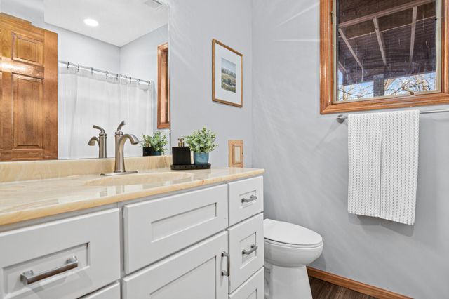 6981 Edgebrook Place, Eden Prairie, MN 55346