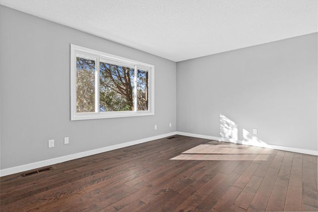 6981 Edgebrook Place, Eden Prairie, MN 55346