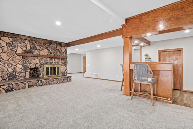 6981 Edgebrook Place, Eden Prairie, MN 55346
