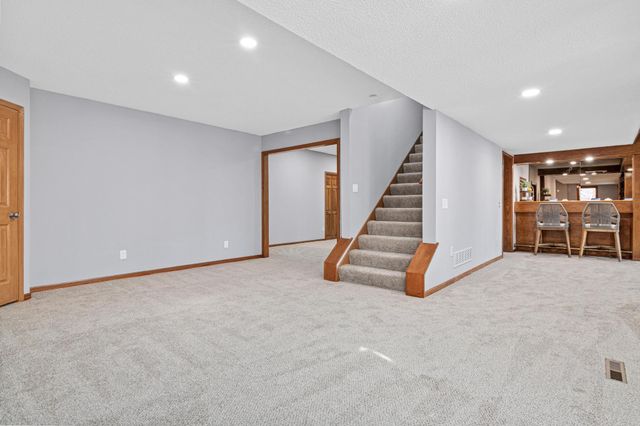 6981 Edgebrook Place, Eden Prairie, MN 55346