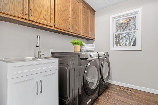 6981 Edgebrook Place, Eden Prairie, MN 55346