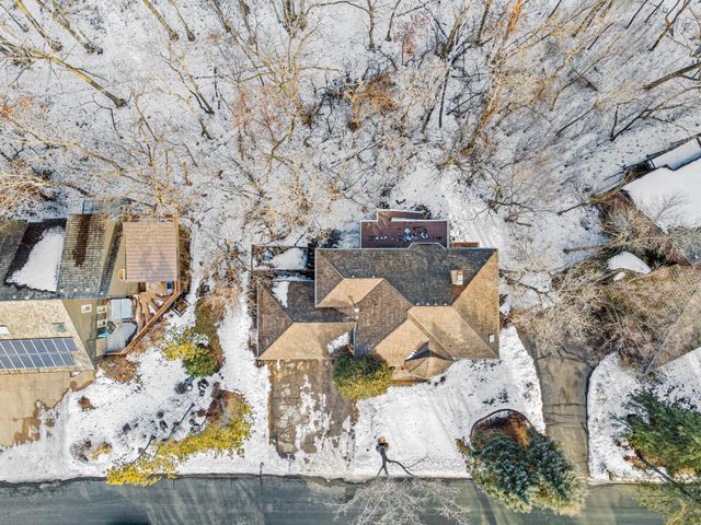 6981 Edgebrook Place, Eden Prairie, MN 55346