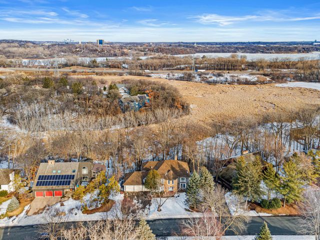 6981 Edgebrook Place, Eden Prairie, MN 55346