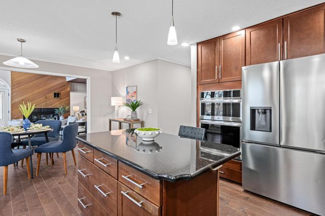 6981 Edgebrook Place, Eden Prairie, MN 55346