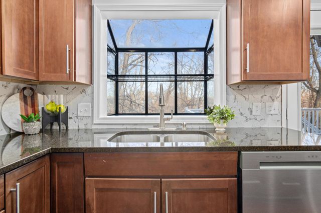 6981 Edgebrook Place, Eden Prairie, MN 55346