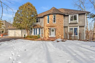 6981 Edgebrook Place, Eden Prairie, MN 55346