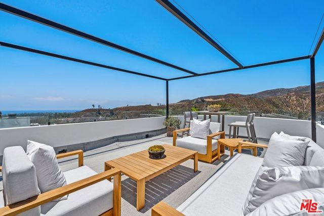 1535 Umeo Road, Los Angeles, CA 90272