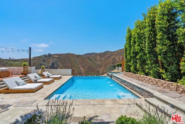 1535 Umeo Road, Los Angeles, CA 90272