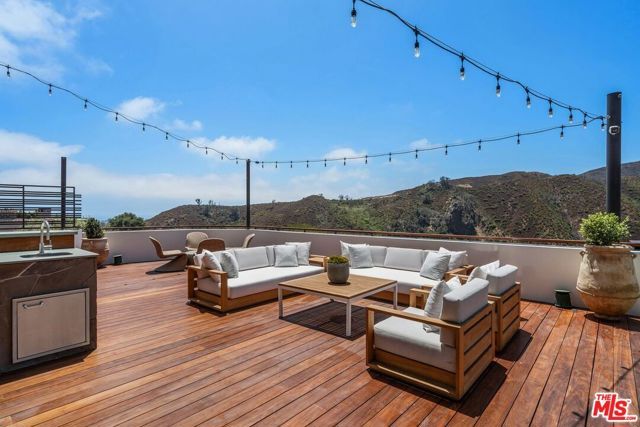 1535 Umeo Road, Los Angeles, CA 90272