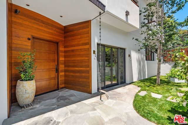 1535 Umeo Road, Los Angeles, CA 90272