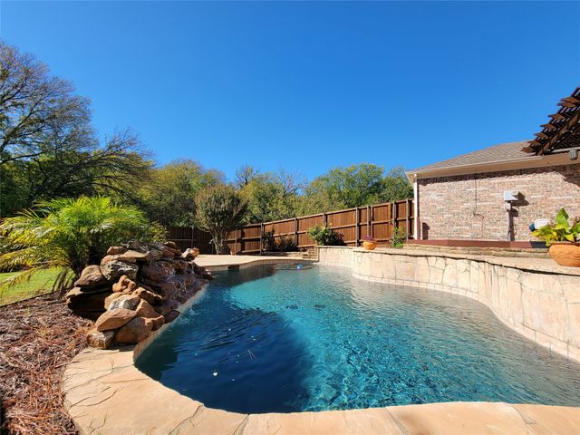 8609 Crested Cove Court, Plano, TX 75025