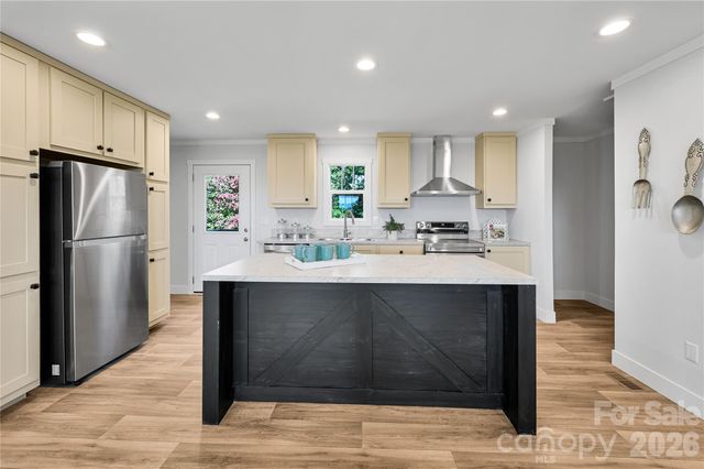 1675 Bull Creek Road, Marshall, NC 28753