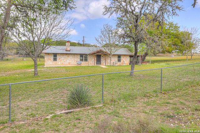 109 Saddle Wood Trl, Comfort, TX 78013