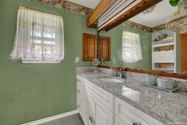 109 Saddle Wood Trl, Comfort, TX 78013