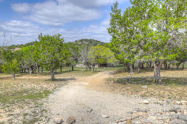 109 Saddle Wood Trl, Comfort, TX 78013