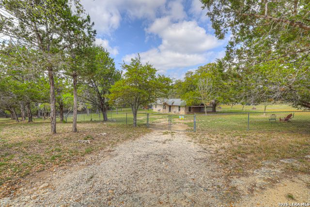 109 Saddle Wood Trl, Comfort, TX 78013